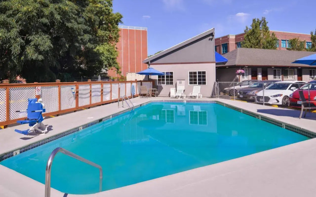 Travelodge by Wyndham Eugene Downtown/University of Oregon