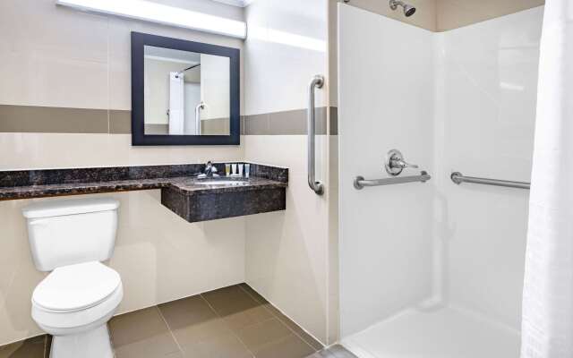 Super 8 by Wyndham Lindenhurst