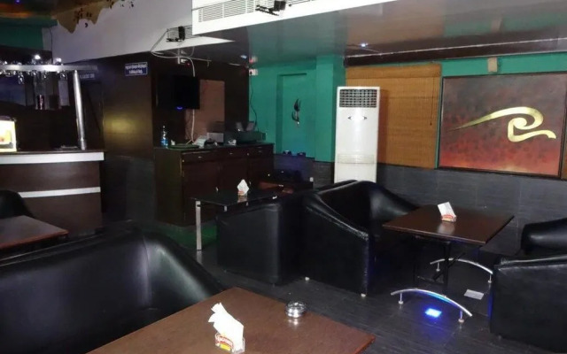 Capital O 37664 Hotel Grand Plaza