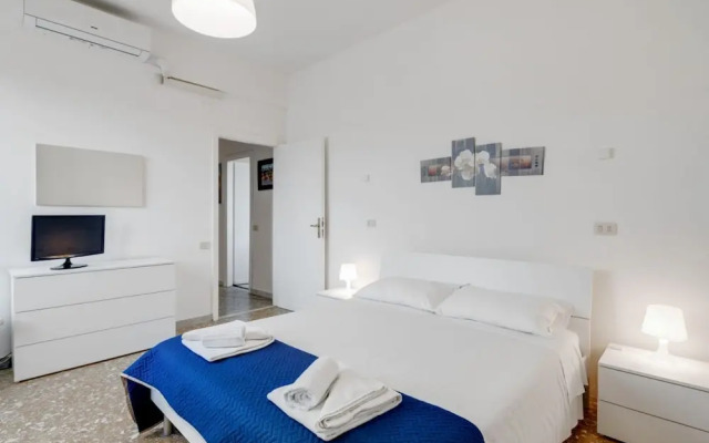 Lulli Cozy Apartment with Balcony