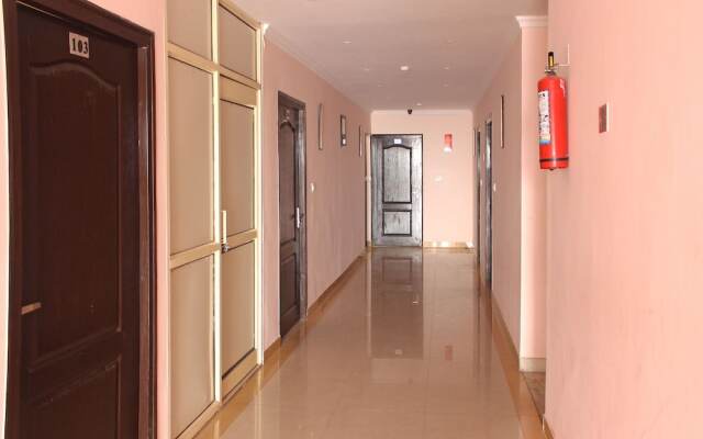 OYO 4471 Hotel Rajmahal