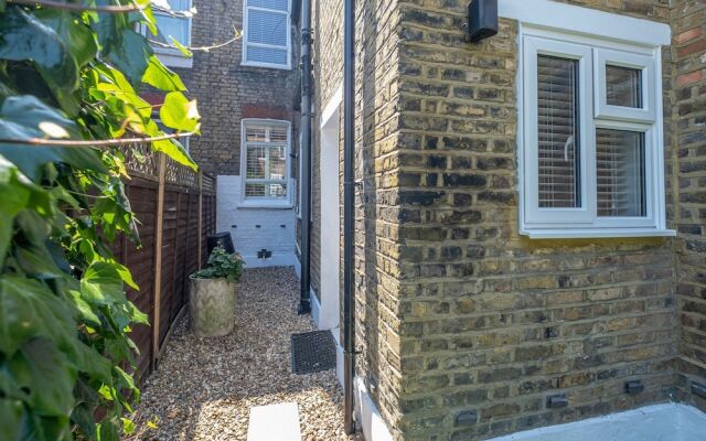 Luxury 3 Bedroom 2 Bathroom House Fulham