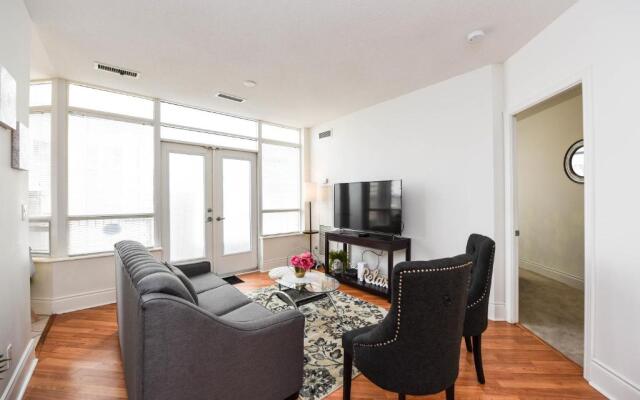 Amazing 2BR & 2BTH Near Square One Mall