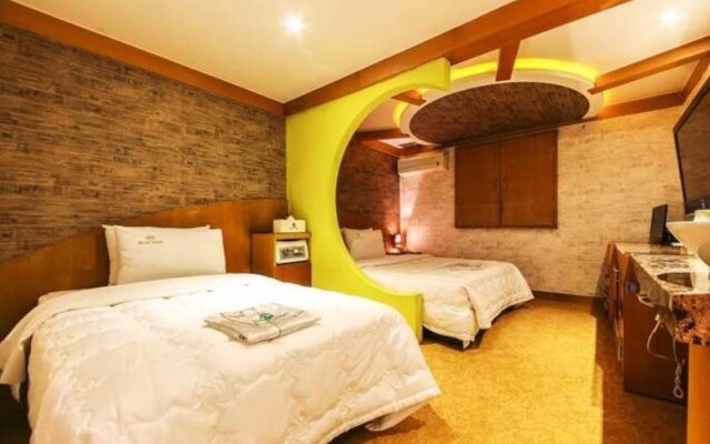 Moon Hotel