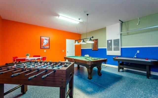 Cool and Modern 9 Bed 7 Ba Villa Pool & Spa 6160boa