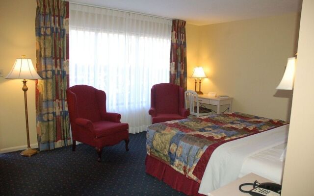 Golden Manor Inn & Suites