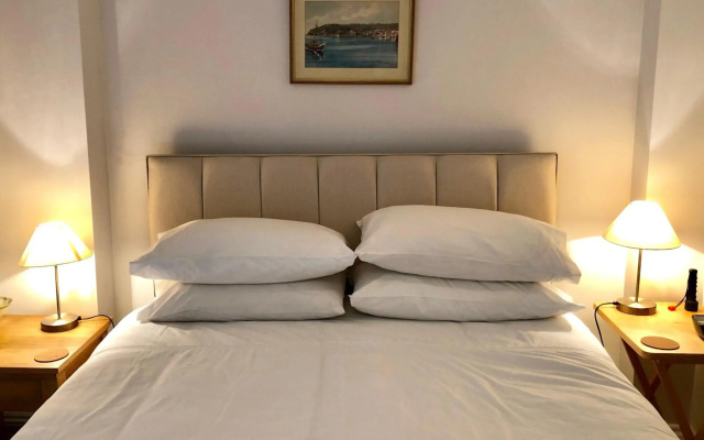 Garrard's Retreat - 1 Bedroom with marble floors & patio