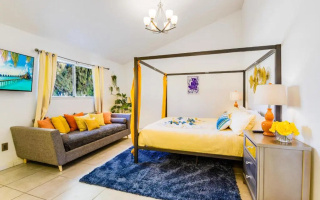 Desert Pool House: Sun, Swim, Sip & Stay