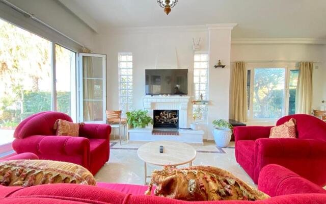 4 Bedroom Deluxe Villa with Mountain and Sea View