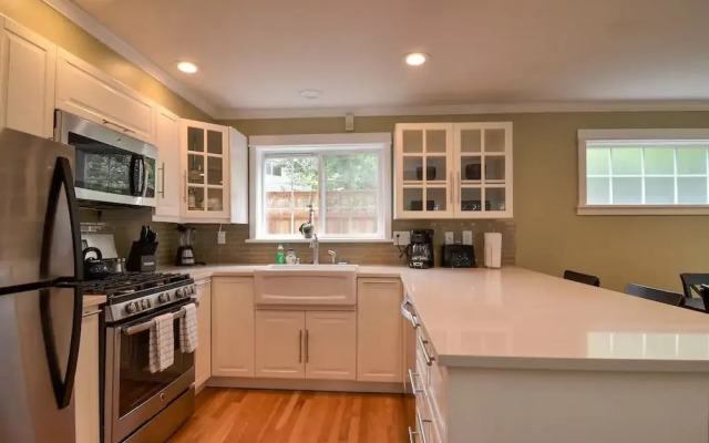 Seattle Vacation Home: The Gallery