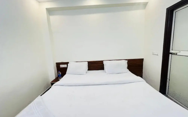 Roomshala Hotel Pub G