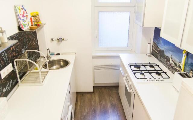 Bright 2br&Ac Apt at Astoria