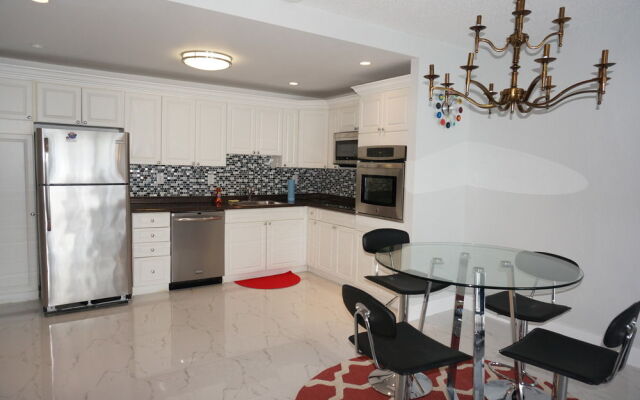 Amazing Condo 3 min to the Beach
