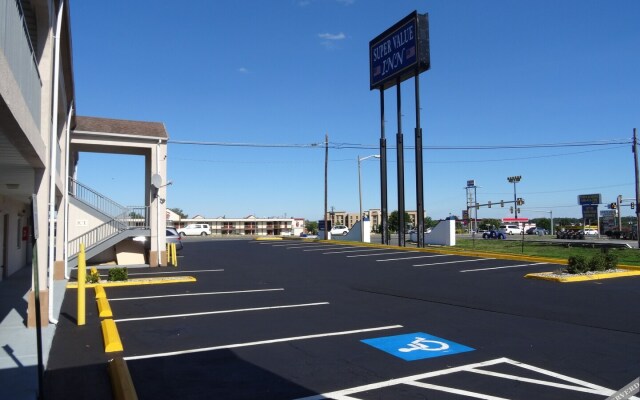 Super 8 Fredericksburg South