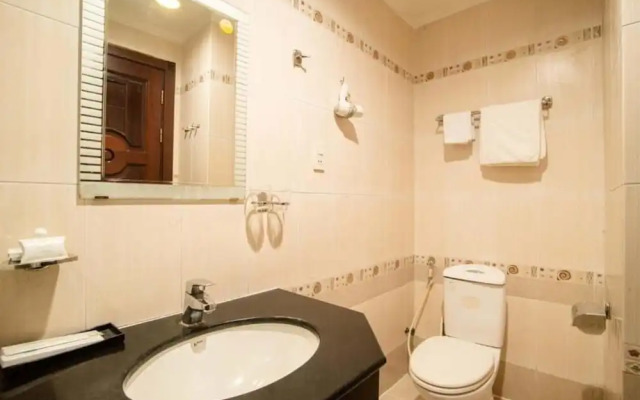 Binh Hung Hotel
