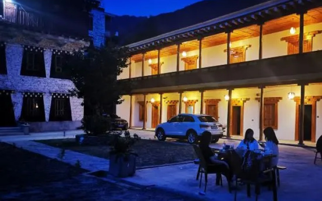 Danba Cosa Xikang Homestay