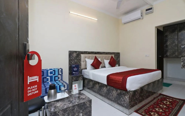 OYO 13658 Hotel Tanish Palace