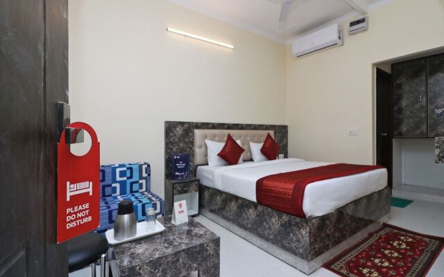 OYO 13658 Hotel Tanish Palace
