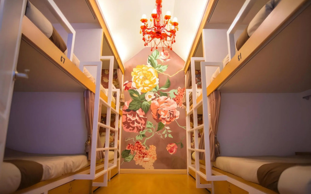 Stay With Hug Poshtel & Activities