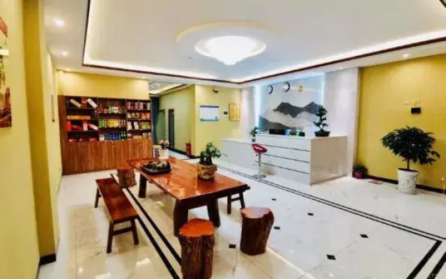 Qujing Tangke Hotel