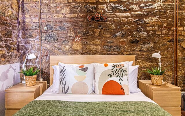 Centrally Located Historical Flat in Beyoglu