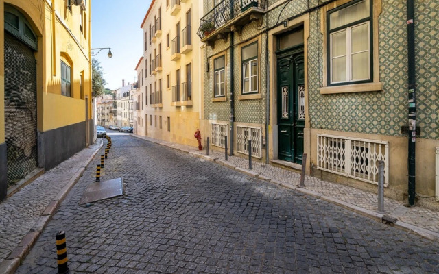 Prime Location Design Family Apartment