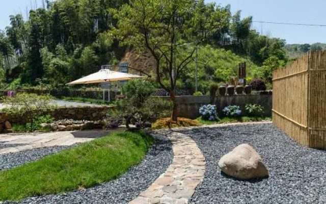 Anji Anshe Homestay (Yunshang Grassland Shop)