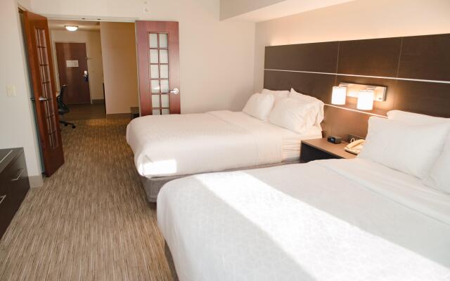 Holiday Inn Express & Suites Winona by IHG
