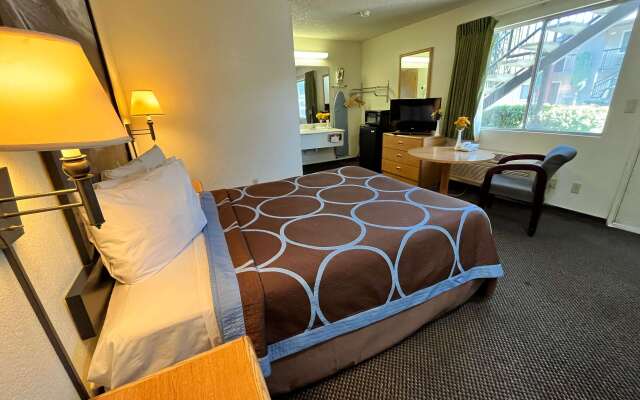 Super 8 by Wyndham Red Bluff