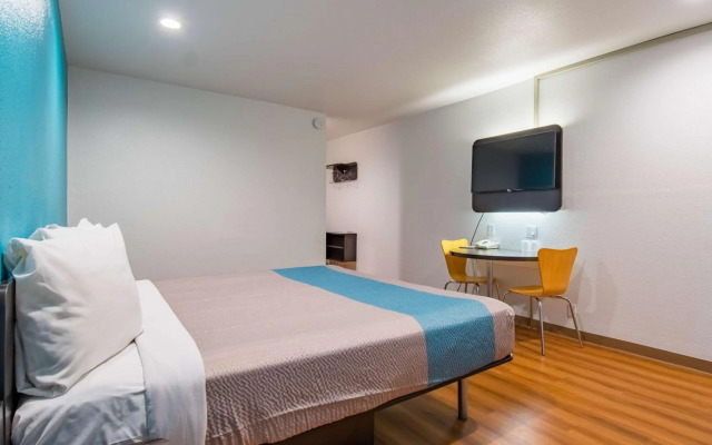 Motel 6 San Bernardino, CA - Downtown