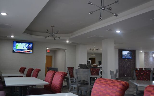 Orangewood Inn & Suites Kansas City Airport