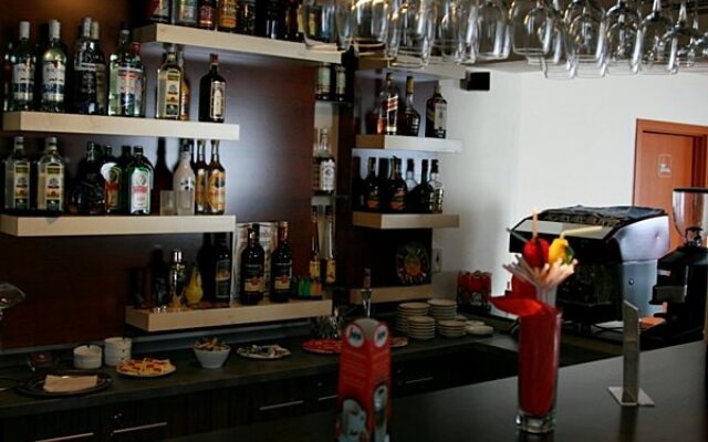 Econo Hotel