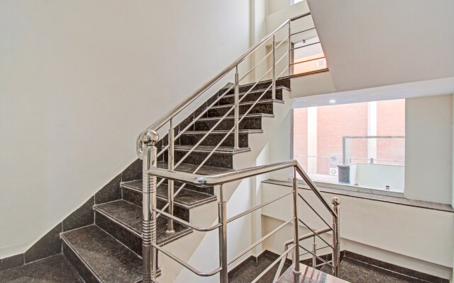 Capital O 88886 Hotel Apple Inn