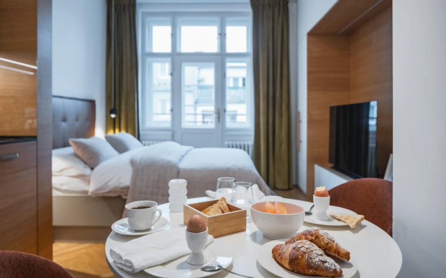 Sophisticated Apartment in Vinohrady by Prague Days