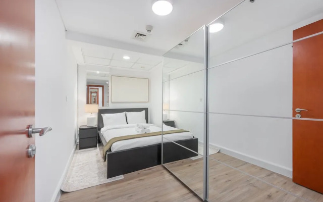 Well-furnished 3 Bedroom in Park Towers Difc