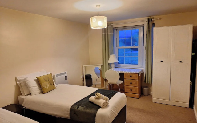 Tranquil Retreat in Ely City Center