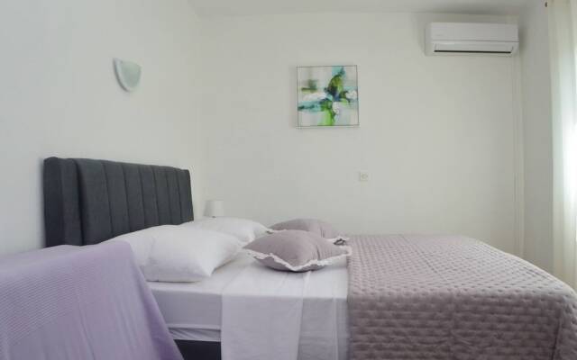 Charming Apartment Venilia Green