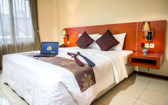 Jusenny Hotel