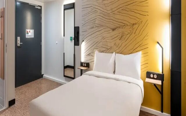 B&B HOTEL Massieux Genay