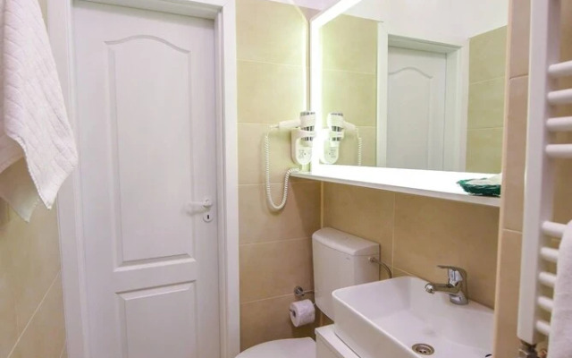 Privilege Apartment - Two Bedrooms - 5 Guests - Cismigiu Gardens