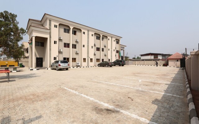 Iyore Grand Hotel & Suites 2