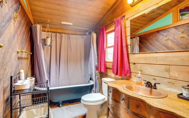 Bisbee Vacation Rental w/ Mountain Views & Sunroom