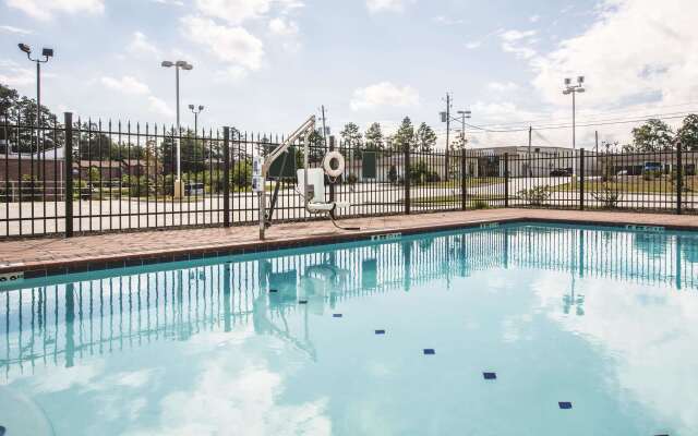 La Quinta Inn & Suites by Wyndham Hattiesburg - I-59