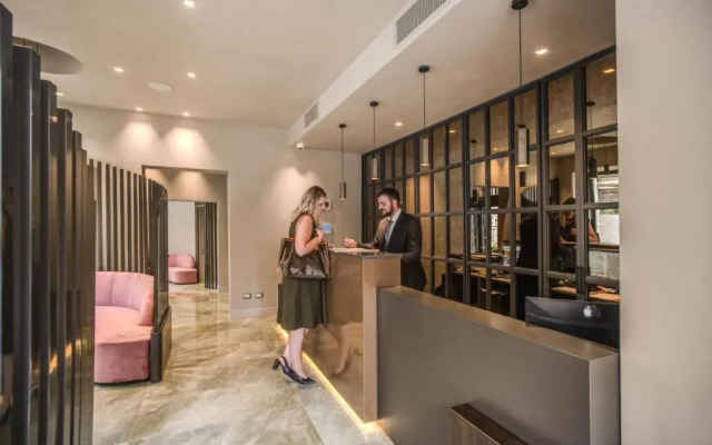 Hotel 77 Seventy-Seven