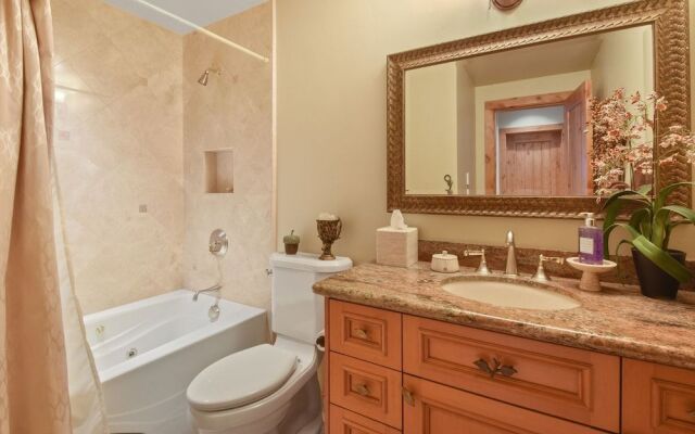 Wulf's Lodge at Olympic Valley Unwind in Hot Tub!