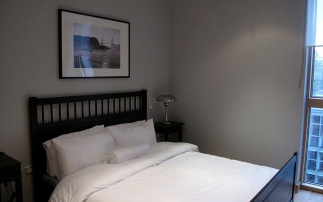 2 Bedroom Apartment In Popular Docklands