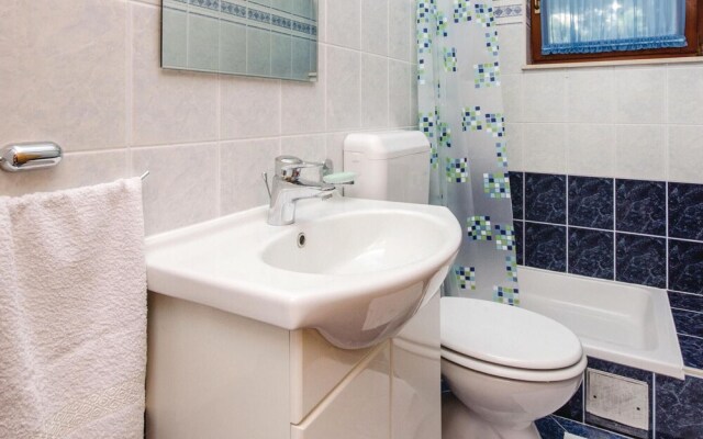 Awesome Home in Solin with WiFi, 8 Bedrooms & Hot Tub