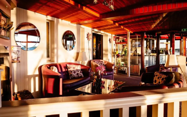 Wineport Lodge