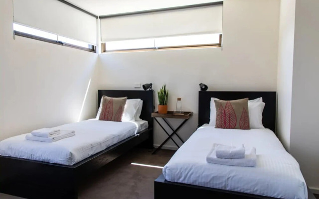 Trendy 2 Bedroom Townhouse In Melbournes Richmond