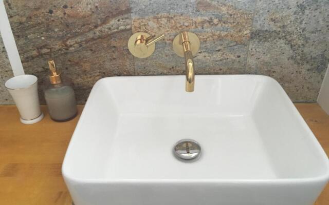 4th Floor Bed and Breakfast